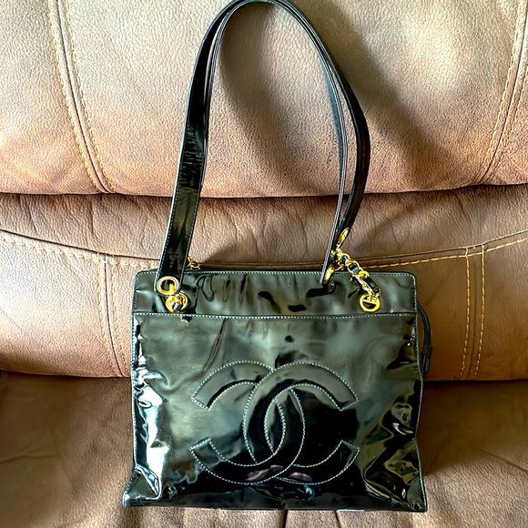 ‼️SOLD‼️💯Authentic CHANEL timeless CC patent leather tote - Picture 3 of 13